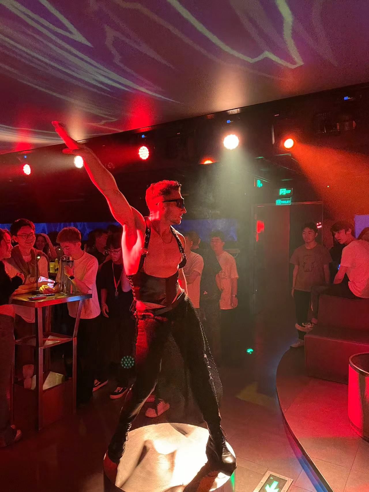 鄂州商务ktv探讨：商务ktv好与坏-梁子湖区ktv预定